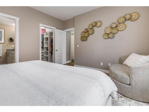 125 Cranbrook Villas Se, Calgary, AB - Indoor Photo Showing Bedroom