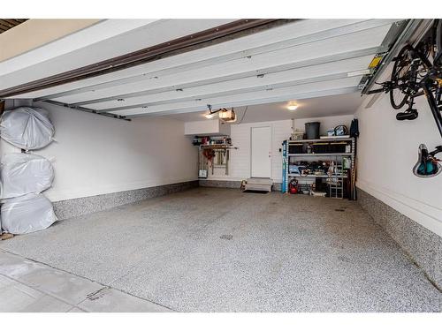 125 Cranbrook Villas Se, Calgary, AB - Indoor Photo Showing Garage