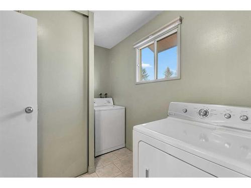 802-2520 Palliser Drive Sw, Calgary, AB - Indoor Photo Showing Laundry Room