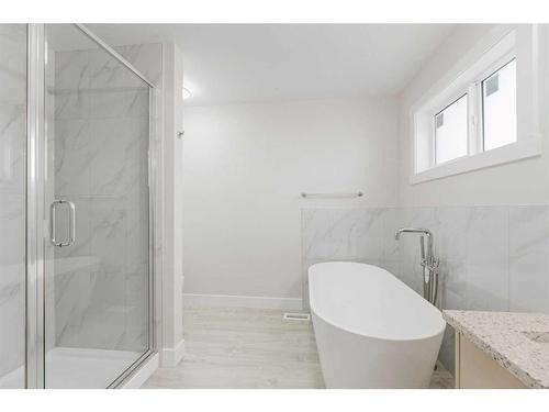 494 Clydesdale Way, Cochrane, AB - Indoor Photo Showing Bathroom