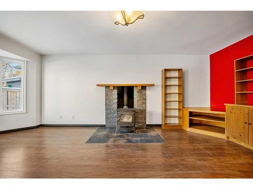 14 Deerview Heights Se, Calgary, AB - Indoor Photo Showing Living Room With Fireplace