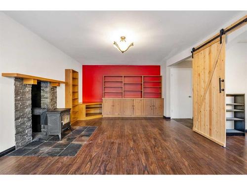 14 Deerview Heights Se, Calgary, AB - Indoor With Fireplace