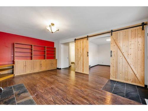 14 Deerview Heights Se, Calgary, AB - Indoor Photo Showing Other Room