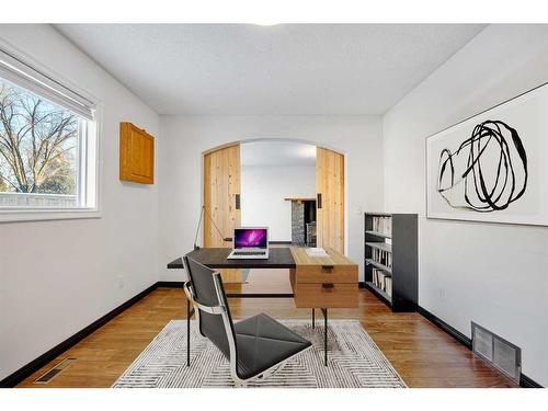 14 Deerview Heights Se, Calgary, AB - Indoor