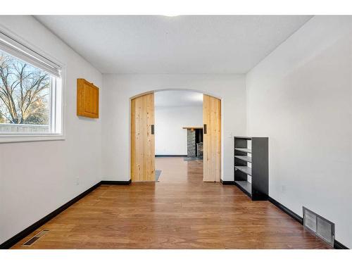 14 Deerview Heights Se, Calgary, AB - Indoor Photo Showing Other Room