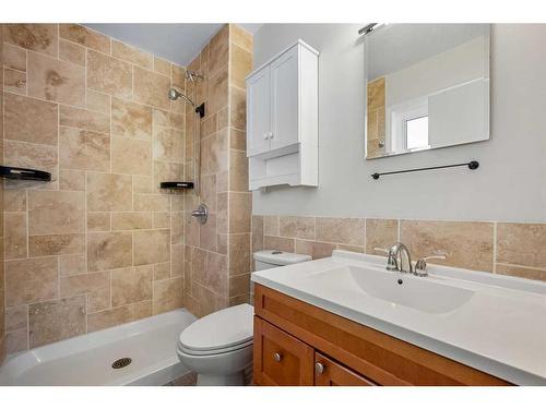 14 Deerview Heights Se, Calgary, AB - Indoor Photo Showing Bathroom