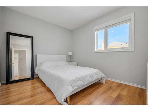 14 Deerview Heights Se, Calgary, AB - Indoor Photo Showing Bedroom