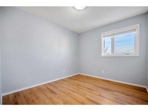 14 Deerview Heights Se, Calgary, AB - Indoor Photo Showing Other Room