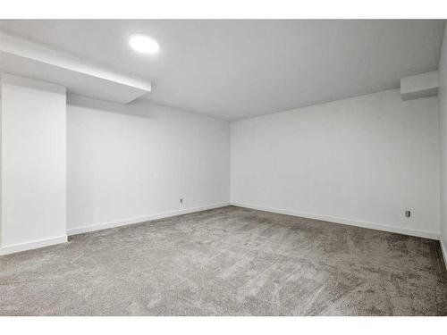 14 Deerview Heights Se, Calgary, AB - Indoor Photo Showing Other Room