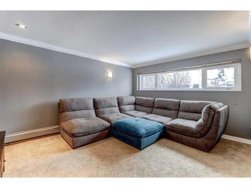 124 Haverhill Road Sw, Calgary, AB - Indoor Photo Showing Living Room