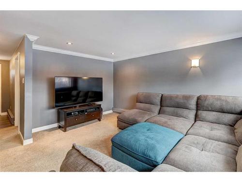 124 Haverhill Road Sw, Calgary, AB - Indoor Photo Showing Living Room