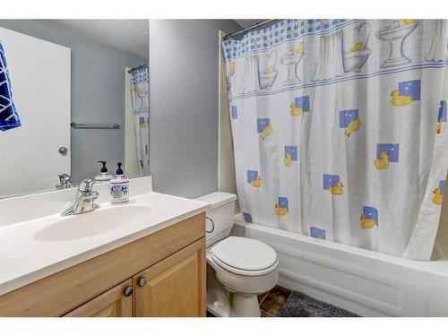 124 Haverhill Road Sw, Calgary, AB - Indoor Photo Showing Bathroom