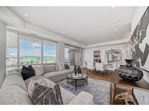 317-8505 Broadcast Avenue Sw, Calgary, AB - Indoor Photo Showing Living Room