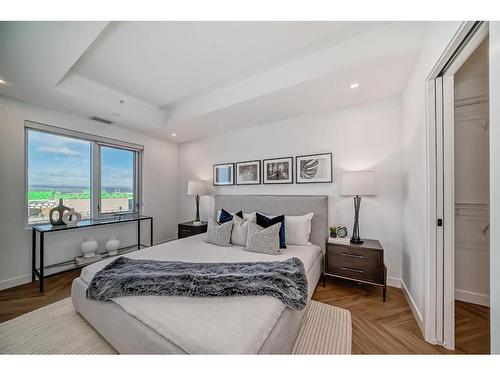 317-8505 Broadcast Avenue Sw, Calgary, AB - Indoor Photo Showing Bedroom