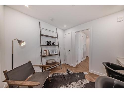 317-8505 Broadcast Avenue Sw, Calgary, AB - Indoor