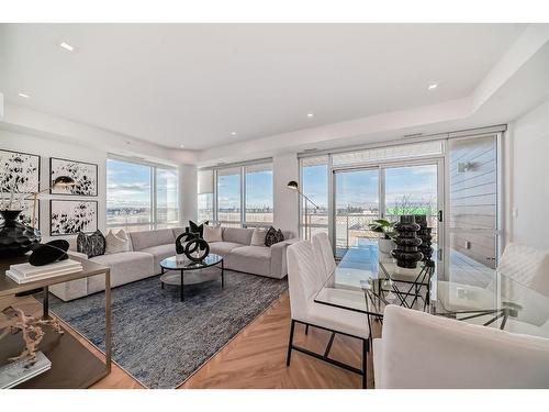 317-8505 Broadcast Avenue Sw, Calgary, AB - Indoor Photo Showing Living Room