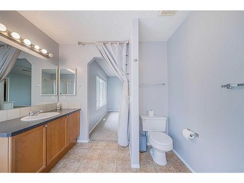 216 Cougar Ridge Drive Sw, Calgary, AB - Indoor Photo Showing Bathroom