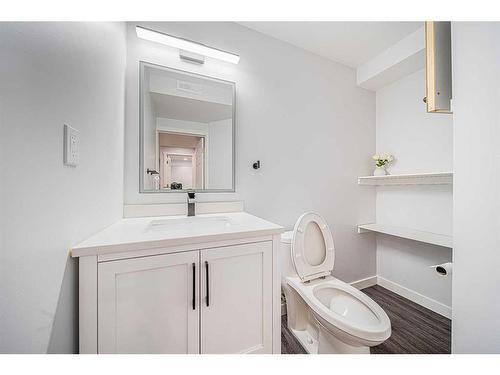 216 Cougar Ridge Drive Sw, Calgary, AB - Indoor Photo Showing Bathroom