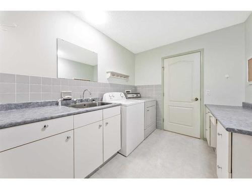 21 Strathmore Lakes Bay, Strathmore, AB - Indoor Photo Showing Laundry Room