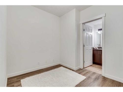 504-315 3 Street Se, Calgary, AB - Indoor Photo Showing Other Room