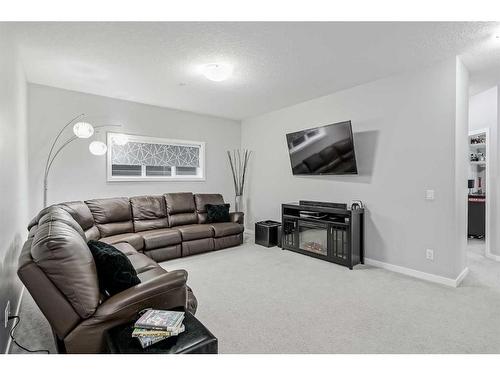 217 Lucas Crescent Nw, Calgary, AB - Indoor Photo Showing Living Room