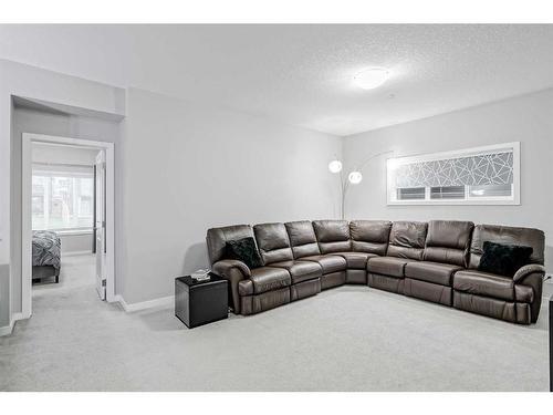 217 Lucas Crescent Nw, Calgary, AB - Indoor Photo Showing Living Room