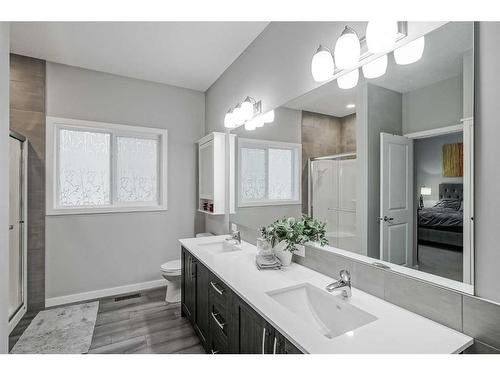 217 Lucas Crescent Nw, Calgary, AB - Indoor Photo Showing Bathroom