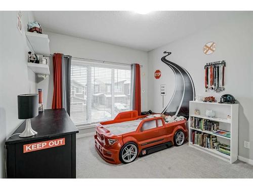 217 Lucas Crescent Nw, Calgary, AB - Indoor Photo Showing Garage