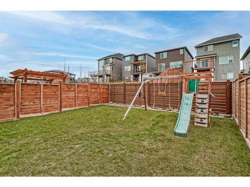 217 Lucas Crescent Nw, Calgary, AB - Outdoor