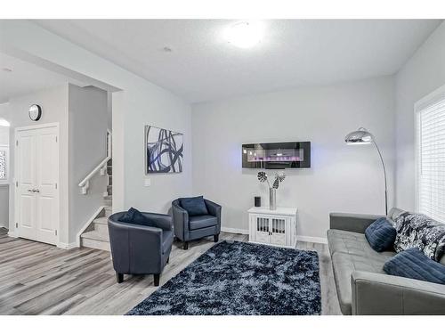 217 Lucas Crescent Nw, Calgary, AB - Indoor