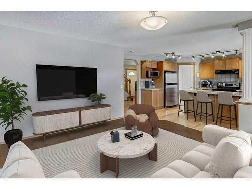 106 Royal Birch Gardens Nw, Calgary, AB - Indoor Photo Showing Living Room