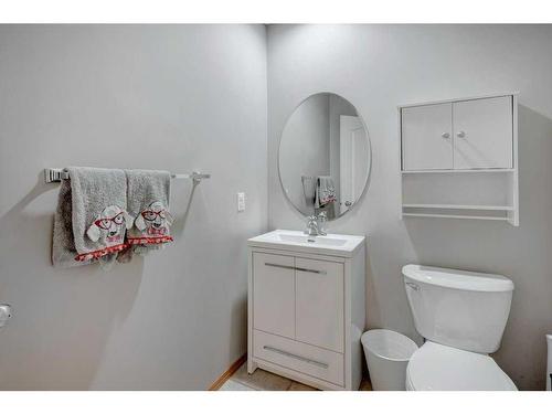 106 Royal Birch Gardens Nw, Calgary, AB - Indoor Photo Showing Bathroom