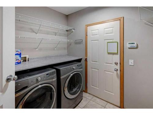 106 Royal Birch Gardens Nw, Calgary, AB - Indoor Photo Showing Laundry Room