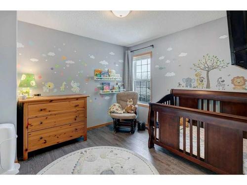 106 Royal Birch Gardens Nw, Calgary, AB - Indoor Photo Showing Bedroom