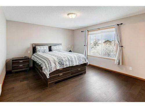 106 Royal Birch Gardens Nw, Calgary, AB - Indoor Photo Showing Bedroom