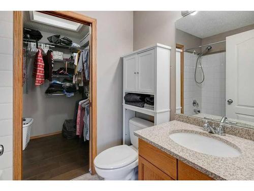 106 Royal Birch Gardens Nw, Calgary, AB - Indoor Photo Showing Bathroom