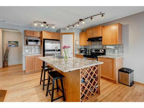 106 Royal Birch Gardens Nw, Calgary, AB - Indoor Photo Showing Kitchen