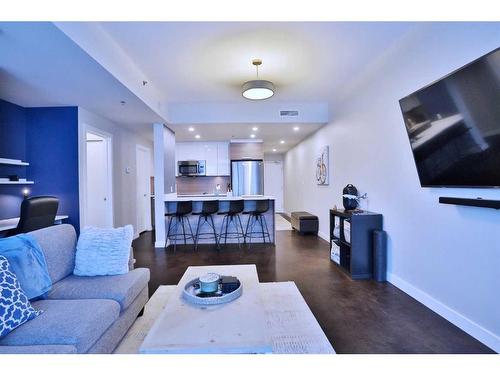 408-235 9A Street Nw, Calgary, AB - Indoor Photo Showing Living Room