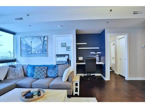 408-235 9A Street Nw, Calgary, AB - Indoor Photo Showing Living Room