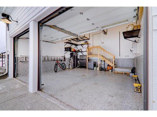 256 Cranbrook Drive Se, Calgary, AB - Indoor Photo Showing Garage