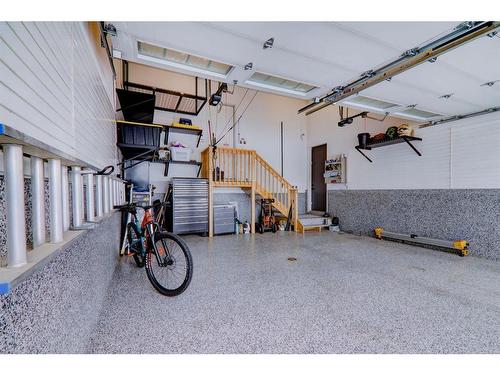 256 Cranbrook Drive Se, Calgary, AB - Indoor Photo Showing Garage