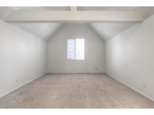 2204 2 Avenue Nw, Calgary, AB - Indoor Photo Showing Other Room