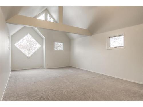 2204 2 Avenue Nw, Calgary, AB - Indoor Photo Showing Other Room