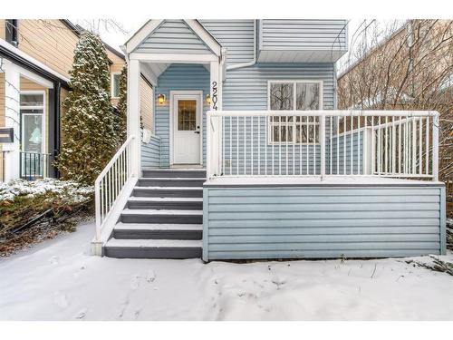 2204 2 Avenue Nw, Calgary, AB - Outdoor