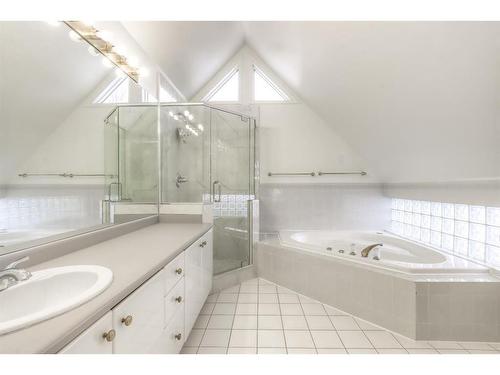 2204 2 Avenue Nw, Calgary, AB - Indoor Photo Showing Bathroom