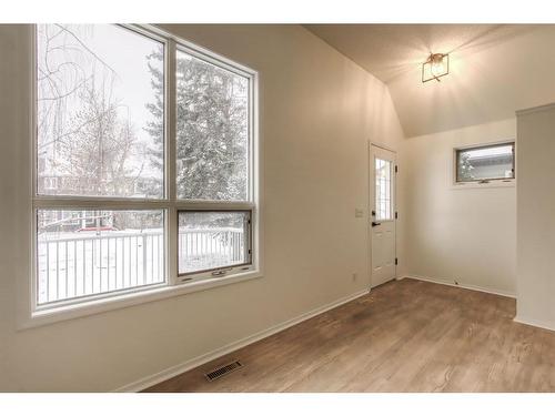 2204 2 Avenue Nw, Calgary, AB - Indoor Photo Showing Other Room