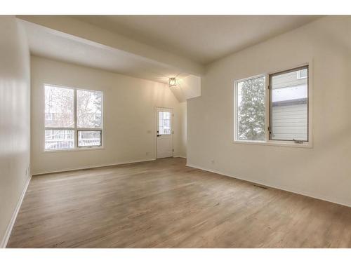 2204 2 Avenue Nw, Calgary, AB - Indoor Photo Showing Other Room