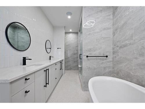 111-835 78 Street Sw, Calgary, AB - Indoor Photo Showing Bathroom