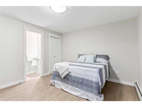 5-1611 26 Avenue Sw, Calgary, AB - Indoor Photo Showing Bedroom