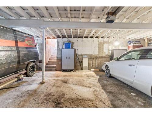 5-1611 26 Avenue Sw, Calgary, AB - Indoor Photo Showing Garage